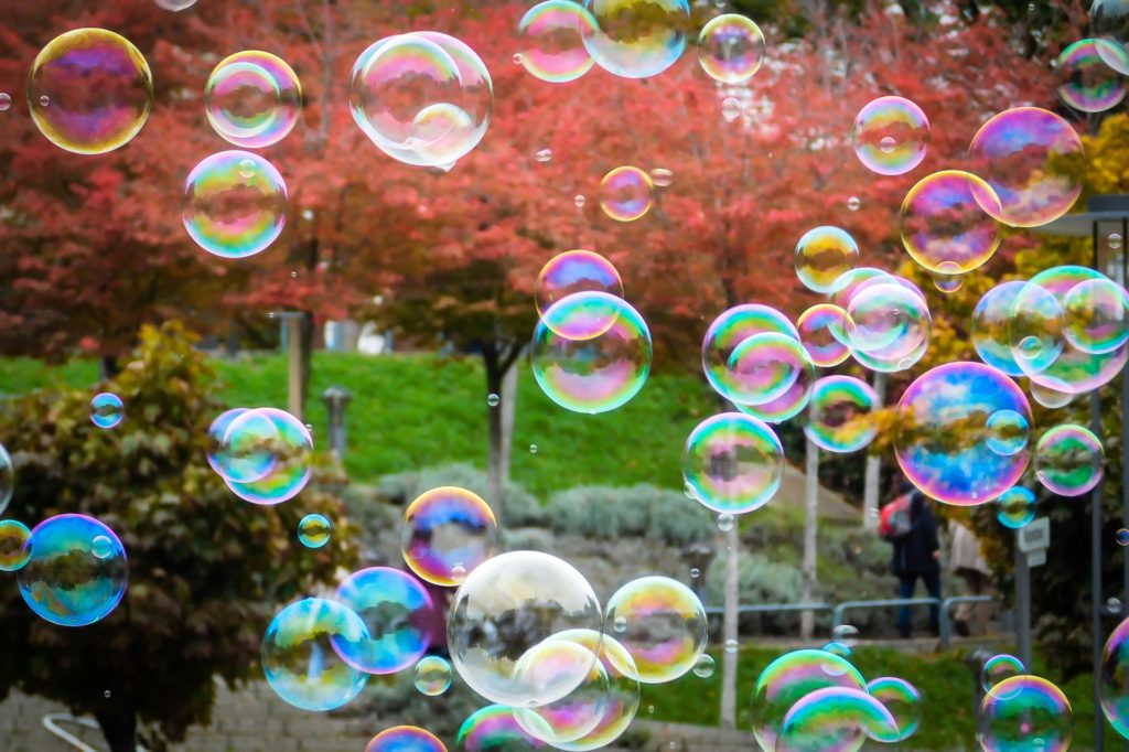 soap-bubbles-1021662_1920